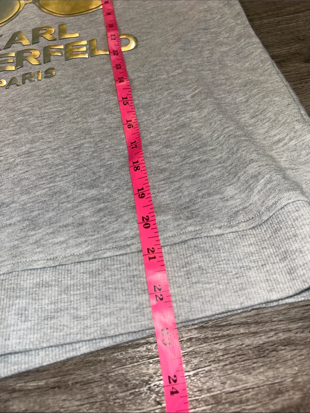 Karl Lagerfeld Paris Gray Sweatshirt Gold Foil Logo Sunglasses Graphic Small - Picture 9 of 11